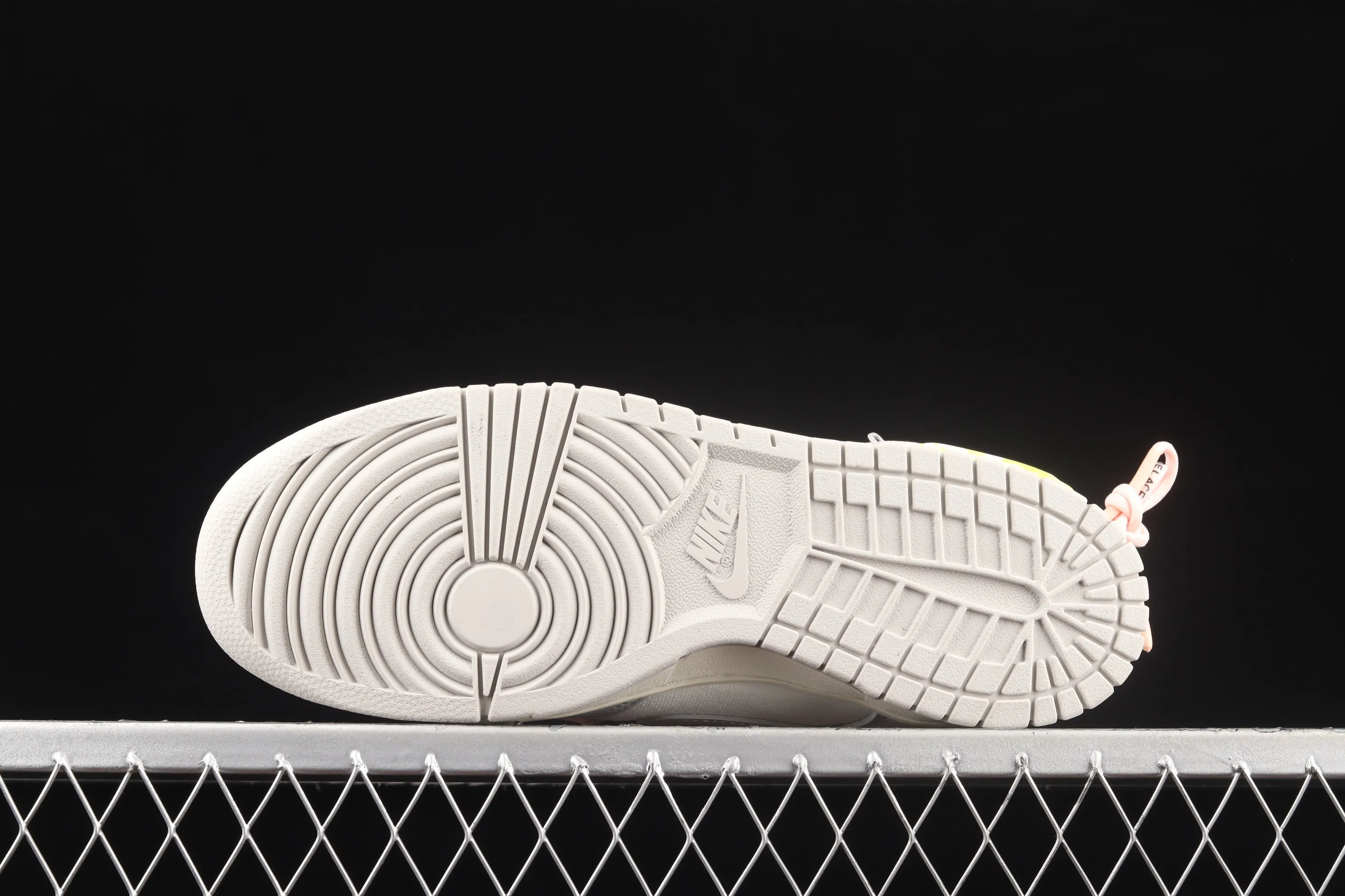 All Categories Nk SB Dunk Series Nk SB Dunk Low Low-top sneakers Pure original version OF x Nk Dunk Low OW Gray SB smashed backboard fashion casual sneakers DM1602-119